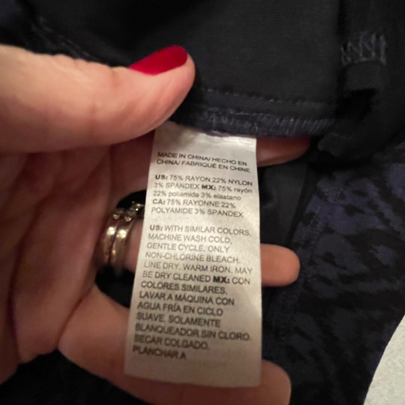 Chicos Ikat print size 3 ankle length trousers - Picture 13 of 13